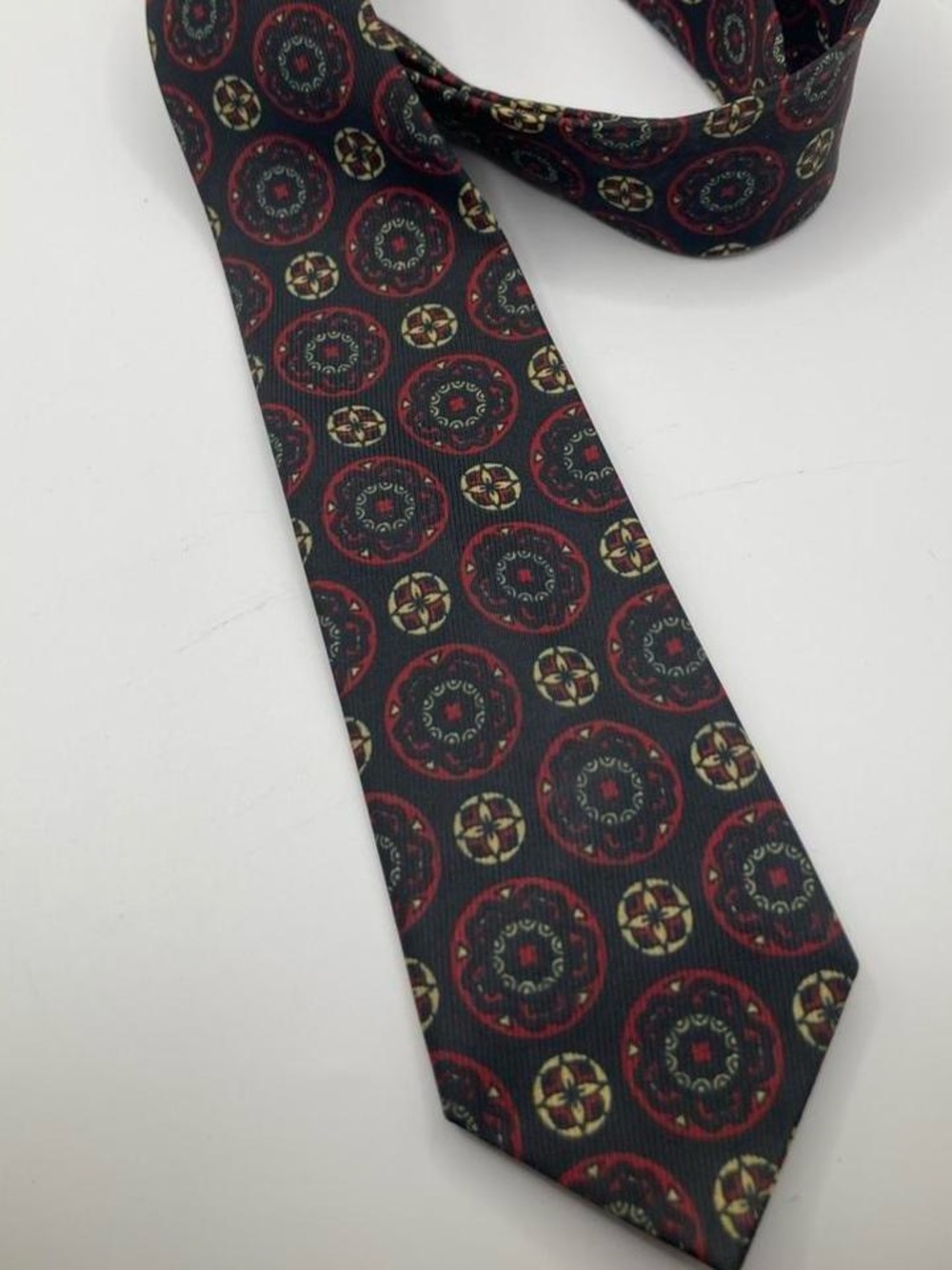 Vintage Metcalf Men's Slim Tie 100% Dacron Polyester Medallion